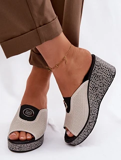 Kožené sandály na platformě s ozdobou model 22100363 Béžové - S.Barski