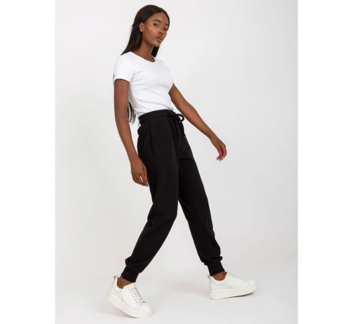 Černé základní teplákové kalhoty s kapsami (B-005.11X) Černé základní teplákové kalhoty s kapsami (B-005.11X)