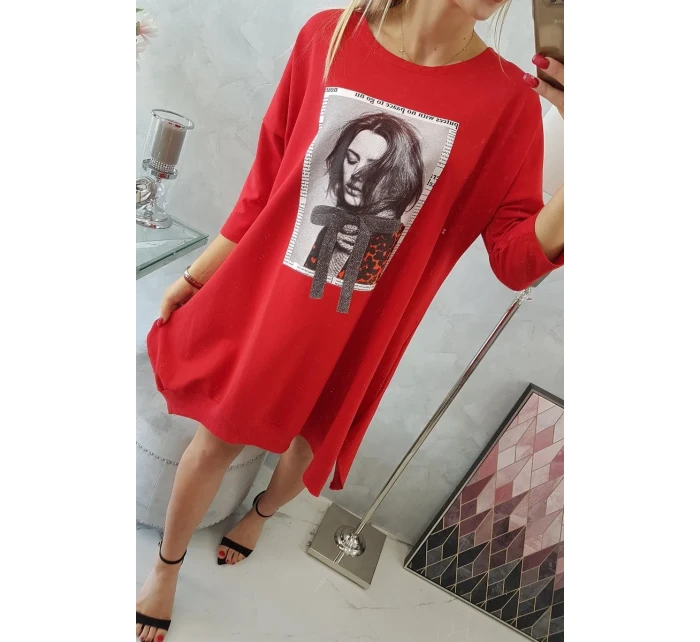 Šaty s potiskem a rozšířenou spodní částí červené Šaty s potiskem a rozšířenou spodní částí červené