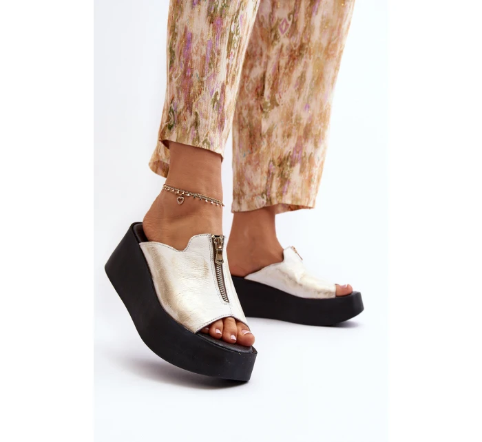 model 21646400 Dámské žabky na masivní platformě se zipem zlaté - Zazoo