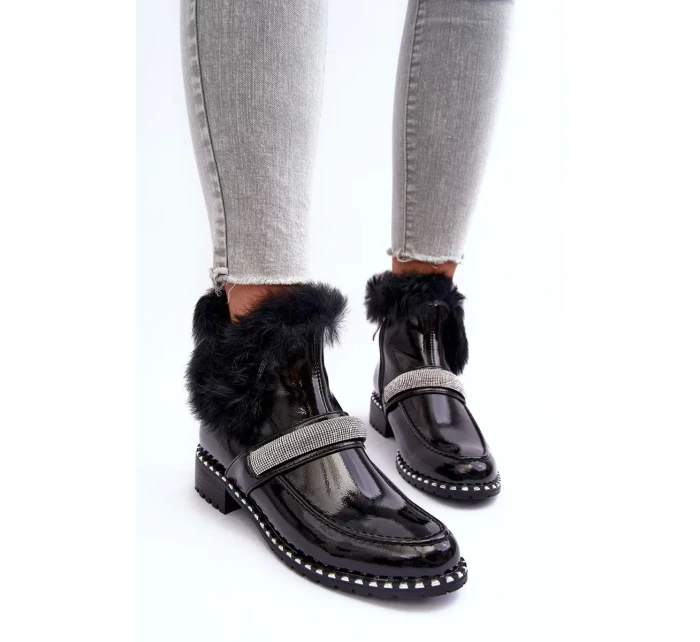 Nízké lakované kotníkové boty s kožíškem a S zdobením.Barski černá Nízké lakované kotníkové boty s kožíškem a S zdobením.Barski černá