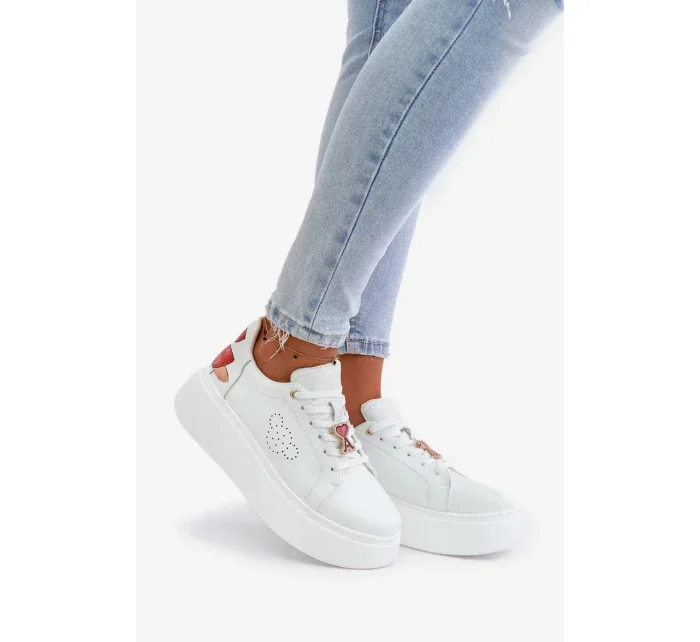 Kožené Dámské Tenisky Na Platformě S Broží A Ozdobným Květinou Bílé Kožené Dámské Tenisky Na Platformě S Broží A Ozdobným Květinou Bílé