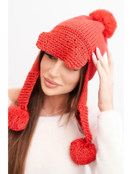 Dámská zimní čepice s vlnou, kšiltem a bambulemi K475 červená