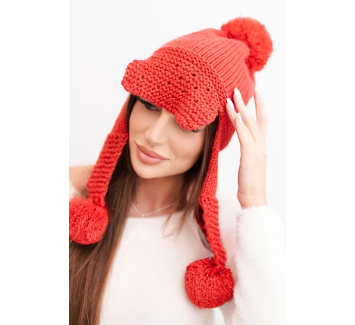 Dámská zimní čepice s vlnou, kšiltem a bambulemi K475 červená