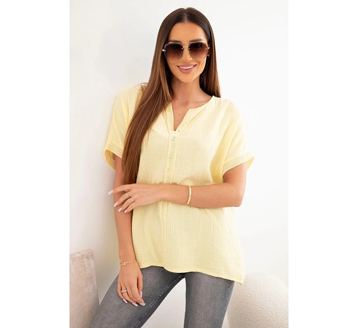 Dámská bavlněná oversize halenka s výstřihem do V a krajkou žlutá
