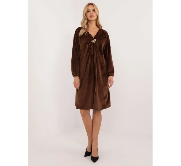 Šaty DHJ SK model 20546691 hnědé - FPrice Šaty DHJ SK model 20546691 hnědé - FPrice