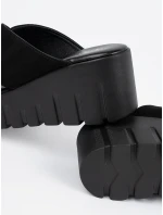 Jedinečné dámské černé  nazouváky na klínku