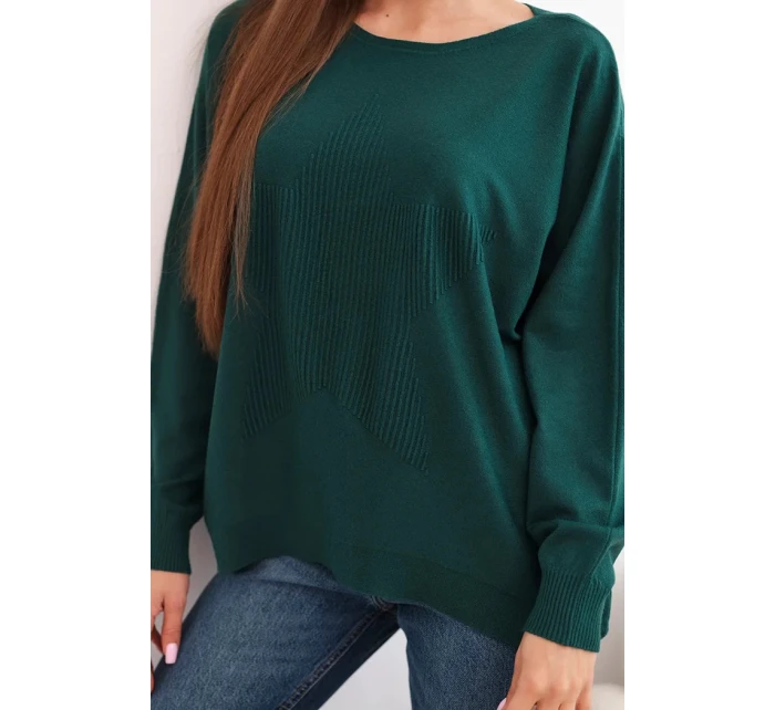 Dámský svetr s delším zadním dílem a reliéfní hvězdou tmavě zelený