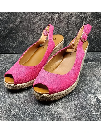 Dámské sandálky na model 20095383 podpatku Fuchsiová tm. růžová Super me - Inello