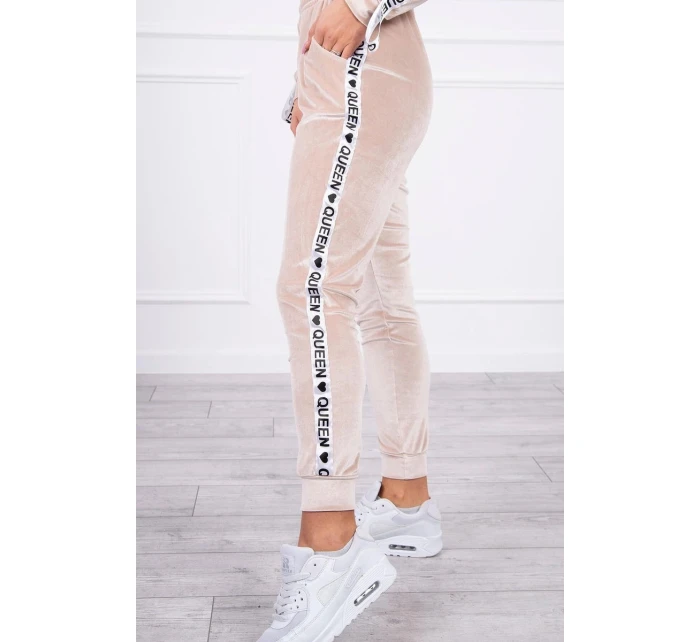 Velurová souprava s nápisem Queen beige Velurová souprava s nápisem Queen beige