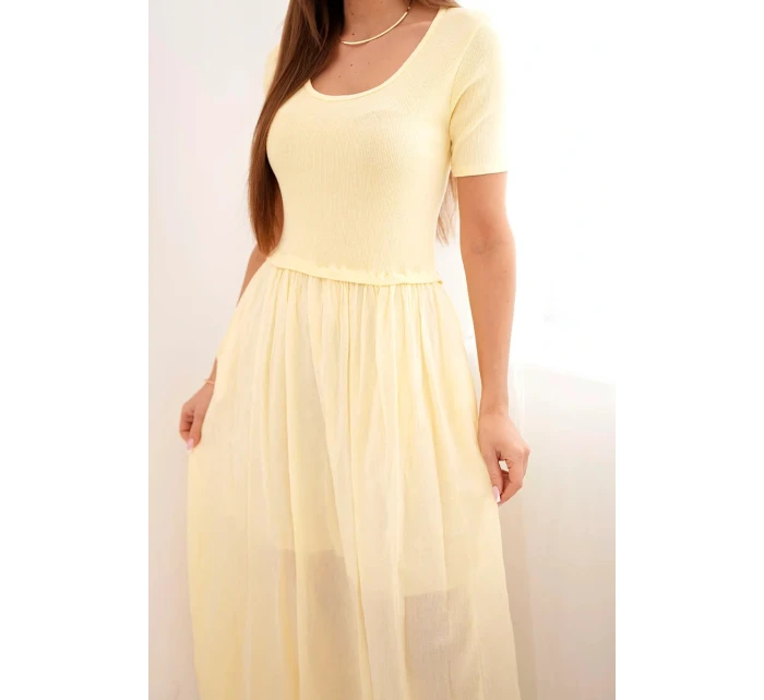 Dámské bavlněné midi šaty s krátkým rukávem a rozšířeným spodkem žlutá