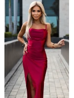 Dlouhé dámské saténové šaty v malinové barvě s rozparkem na noze model 20108868 - numoco