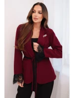 Dámský sako s páskem a krajkovým model 21774839 rukávů bordová - K-Fashion Dámský sako s páskem a krajkovým model 21774839 rukávů bordová - K-Fashion