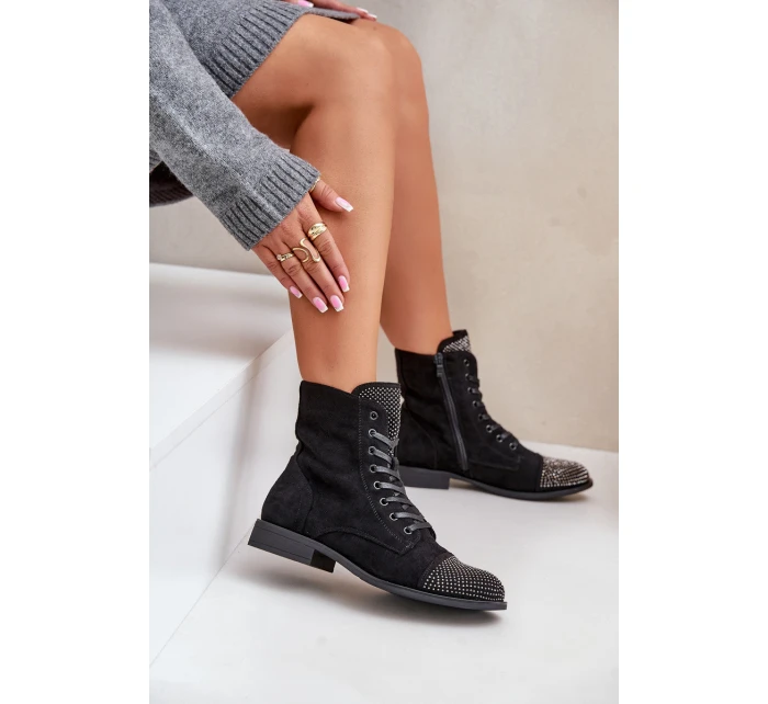 Ozdobené botky na plochém podpatku eko semišové zateplené černé model 21678151 - Boto Ozdobené botky na plochém podpatku eko semišové zateplené černé model 21678151 - Boto