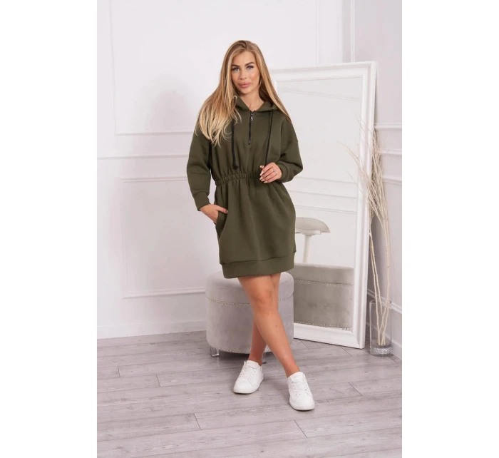 Dámské šaty s kapucí 68470 Khaki zelená - K-Fashion