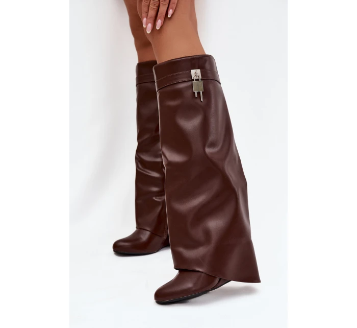 Dámské kozačky na platformě s páskem a stříbrným detailem 033 Hnědé - Korivelle Dámské kozačky na platformě s páskem a stříbrným detailem 033 Hnědé - Korivelle