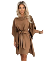 model 21731580 SOFIA Motýlí šaty se zavazováním v pase cappuccino - numoco model 21731580 SOFIA Motýlí šaty se zavazováním v pase cappuccino - numoco