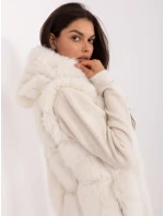 Kamizelka AT KZ model 21300792 ecru - FPrice Kamizelka AT KZ model 21300792 ecru - FPrice