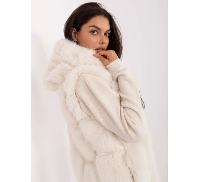 Kamizelka AT KZ model 21300792 ecru - FPrice Kamizelka AT KZ model 21300792 ecru - FPrice