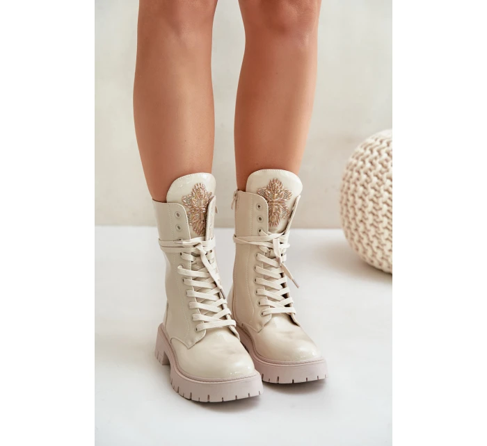 Lakované Zateplené Botky Worker S Ozdobou Béžové model 21679669 - Boto Lakované Zateplené Botky Worker S Ozdobou Béžové model 21679669 - Boto