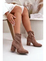 Zdobené Ažurové Kotníkové Boty Dámské Na Podpatku Z Eko Semiše Hnědé S.Barski Zdobené Ažurové Kotníkové Boty Dámské Na Podpatku Z Eko Semiše Hnědé S.Barski