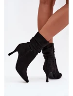 Dámské kotníkové boty na jehlovém podpatku s mačkanou horní částí Ulisse – černé, eko semiš Dámské kotníkové boty na jehlovém podpatku s mačkanou horní částí Ulisse – černé, eko semiš