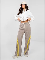 Spodnie dresowe IT DR model 22013669 ciemny bezowy - FPrice Spodnie dresowe IT DR model 22013669 ciemny bezowy - FPrice