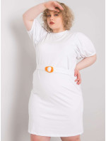Bílé šaty plus velikosti s ozdobnými rukávy