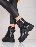 Jedinečné černé dámské kotníčkové boty na plochém podpatku Jedinečné černé dámské kotníčkové boty na plochém podpatku