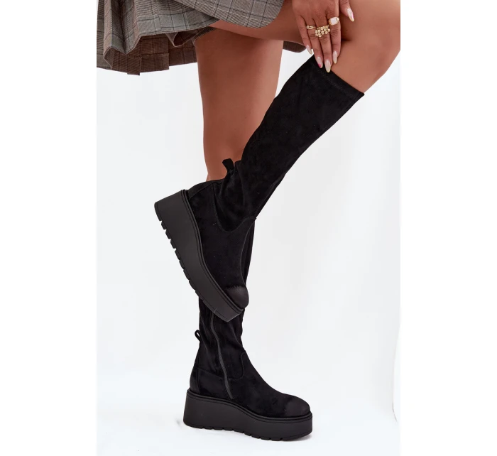 Dámské kozačky nad kolena na platformě a klínku Vinceza – černé Dámské kozačky nad kolena na platformě a klínku Vinceza – černé