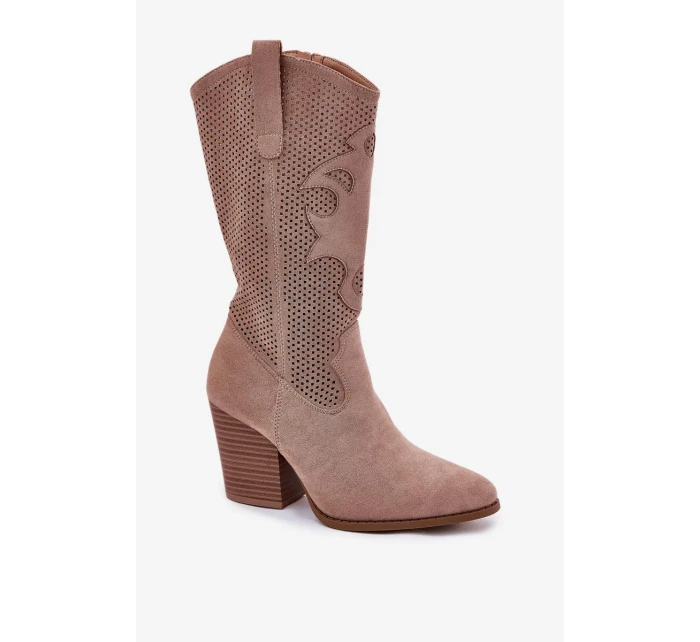 Dámské perforované kozačky ve stylu kovbojek na sloupkovém podpatku S.Barski – béžové, eko kůže Dámské perforované kozačky ve stylu kovbojek na sloupkovém podpatku S.Barski – béžové, eko kůže