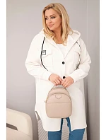 Dámský kabát Plus Size s kapucí model 22136539 na knoflíky světle béžový - K-Fashion Dámský kabát Plus Size s kapucí model 22136539 na knoflíky světle béžový - K-Fashion