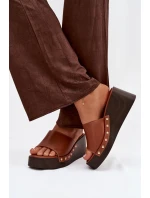 Dámské nazouváky na platformě se zlatými přezkami camel Arionne Dámské nazouváky na platformě se zlatými přezkami camel Arionne