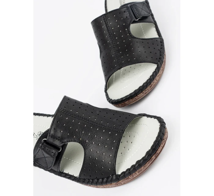 Pěkné nazouváky dámské černé na klínku Pěkné nazouváky dámské černé na klínku