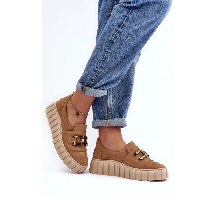 Zamszové dámské polobotky na platformě s ozdobou tmavě béžové Lewski model 21636657 - Boto