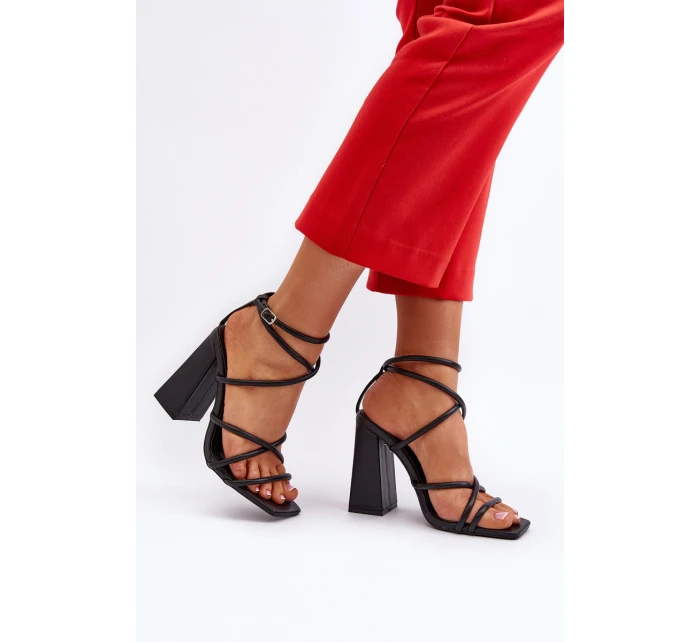 Moderní sandály na podpatku černé model 21650140 - Boto Moderní sandály na podpatku černé model 21650140 - Boto