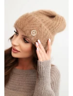 Dámská zimní čepice z huňaté příze a s model 21441804 knoflíkem camelová - K-Fashion