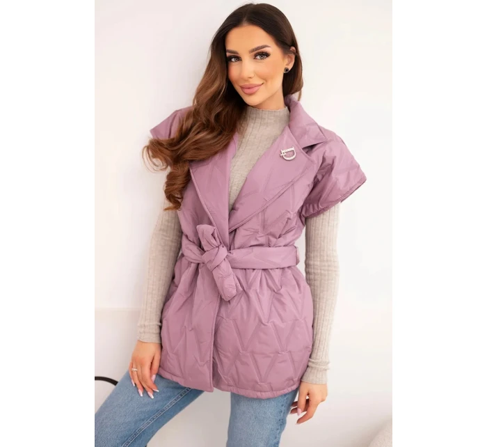 Dámská prošívaná vesta s páskem a širokým límcem tmavě růžová