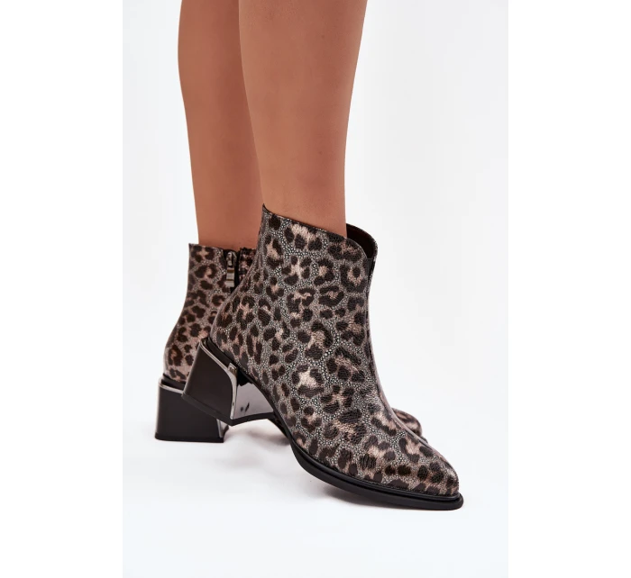 Kožené dámské kotníkové boty na sloupkovém podpatku, zateplené, vzor leopard D&A – černo/zlaté Kožené dámské kotníkové boty na sloupkovém podpatku, zateplené, vzor leopard D&A – černo/zlaté