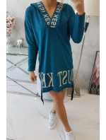 model 18747263 šaty s kapucí a potiskem - K-Fashion model 18747263 šaty s kapucí a potiskem - K-Fashion