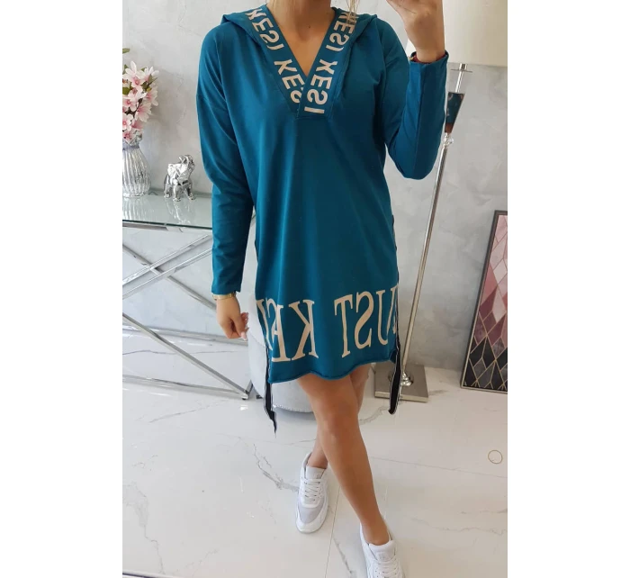 model 18747263 šaty s kapucí a potiskem - K-Fashion model 18747263 šaty s kapucí a potiskem - K-Fashion