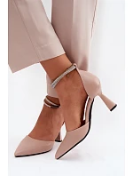 Lodičky na podpatku s lesklým páskem model 22126207 Béžové - VINCEZA
