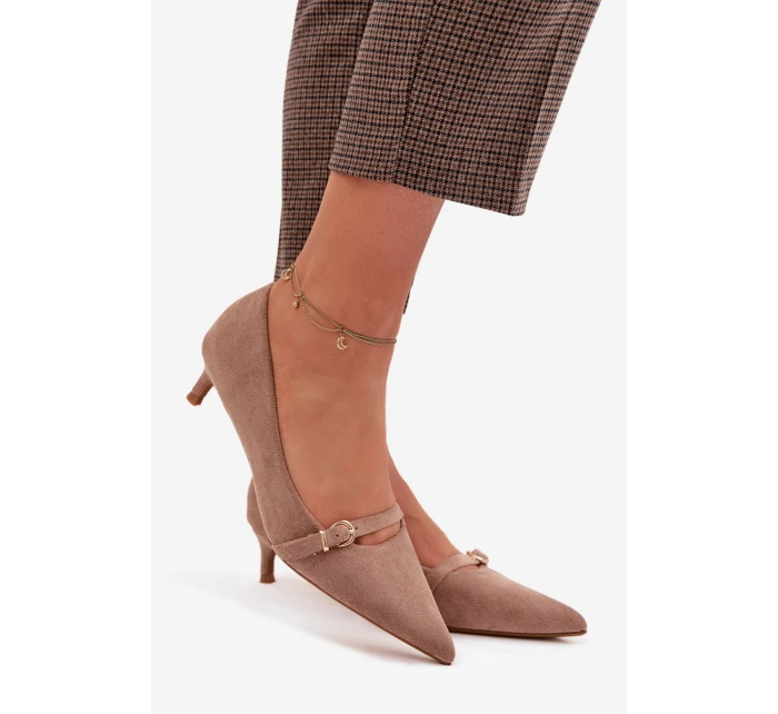 Dámské lodičky na nízkém podpatku s ozdobnou páskou Tmavě béžové model 22037728 - Boto