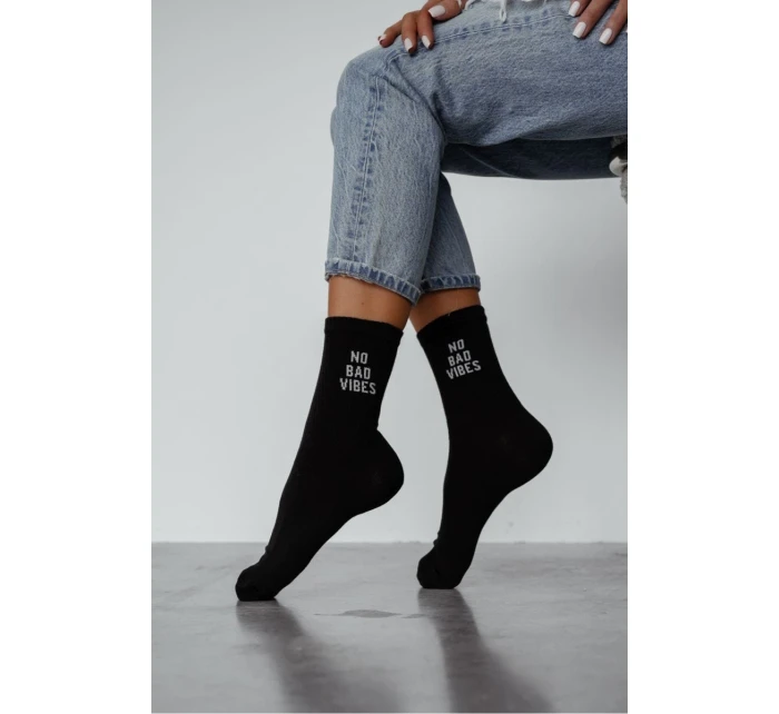 Dámské ponožky s nápisem „NO BAD VIBES“ – černé