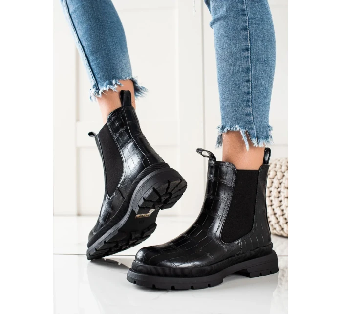 Výborné černé  kotníčkové boty dámské na plochém podpatku