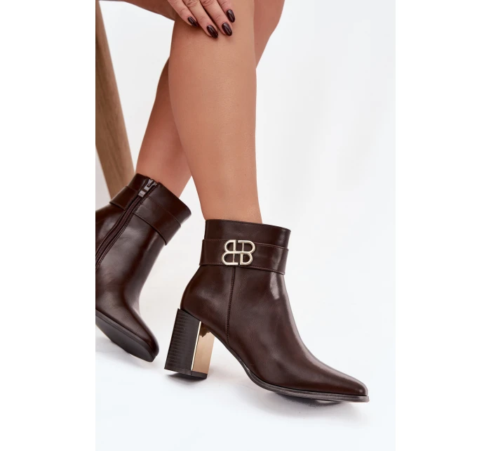 Dámské kotníkové boty na podpatku s páskem a zlatým detailem čokoládové Galinne