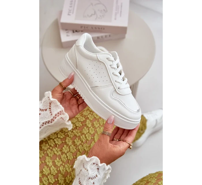 Dámské tenisky na platformě s ozdobným šněrováním bílé model 20458652 - Kesi Dámské tenisky na platformě s ozdobným šněrováním bílé model 20458652 - Kesi