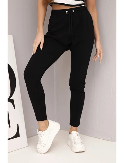 Dámské tepláky s elastickým pasem a šňůrkou černé