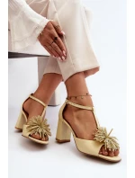 Kožené sandály na podpatku s ozdobou Laura Messi 2758 béžové