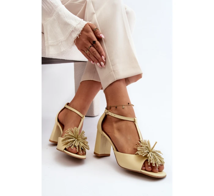 Kožené sandály na podpatku s ozdobou Laura Messi 2758 béžové
